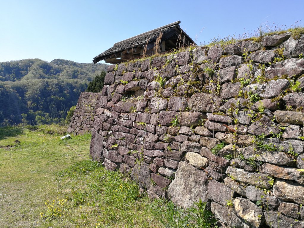 鳥越城跡の塀